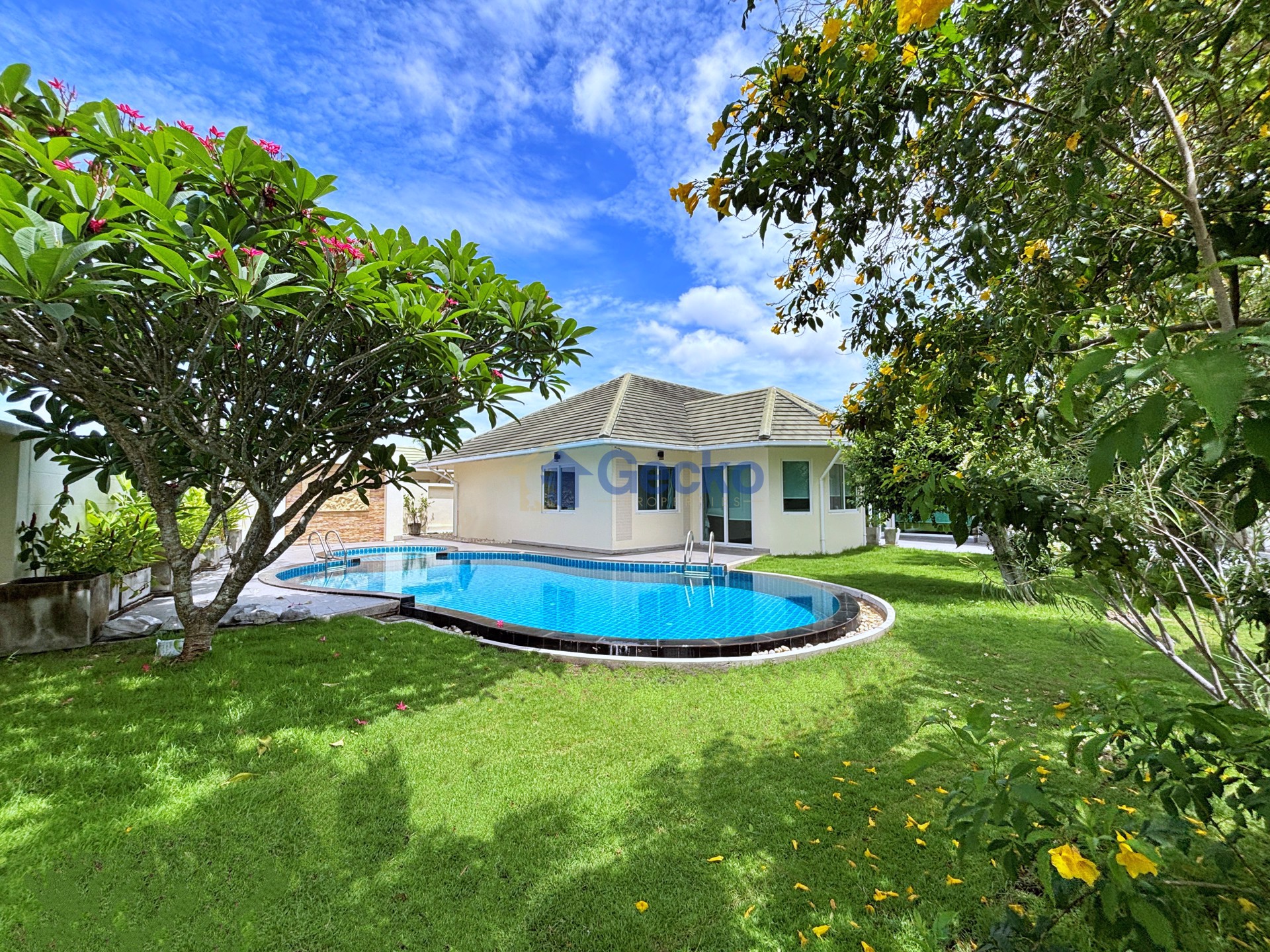 3 Bedrooms House in Green Field Villa 4  East Pattaya H013451