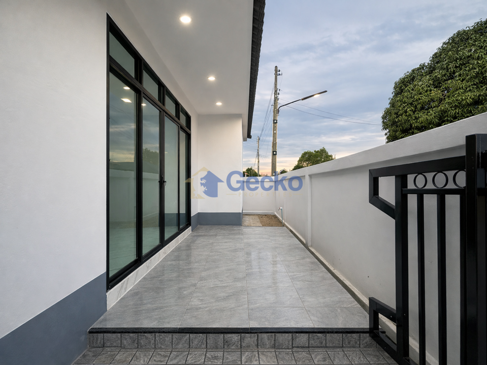 3 Bedrooms House  East Pattaya H013453 (Photo 3)