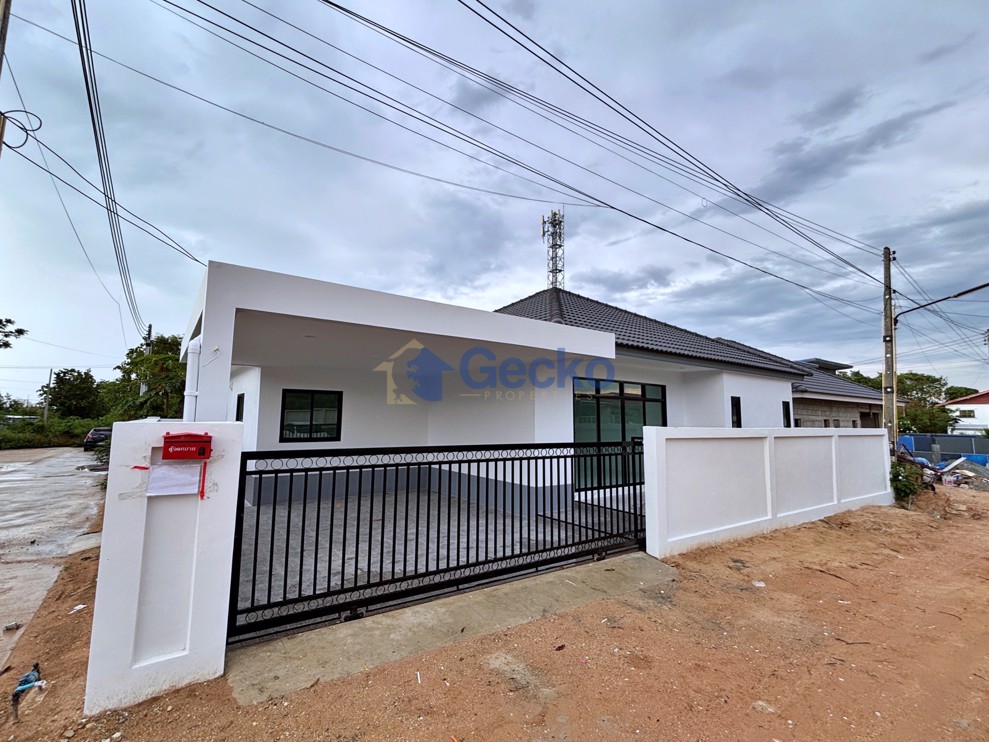 3 Bedrooms House  East Pattaya H013453 (Cover Photo)