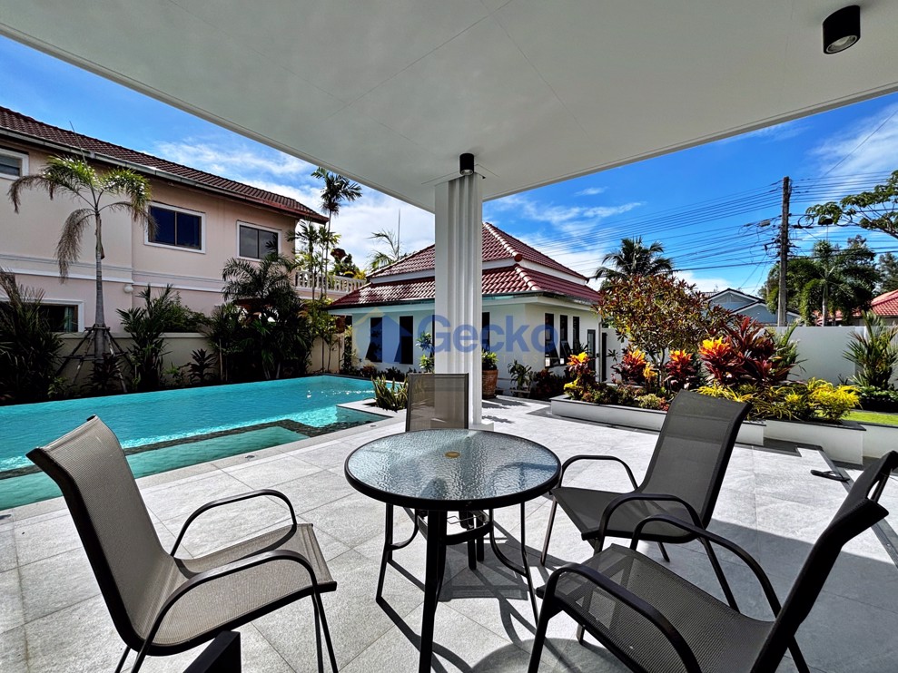 4 Bedrooms House in Phanthip Village 2  East Pattaya H013455 (Photo 3)