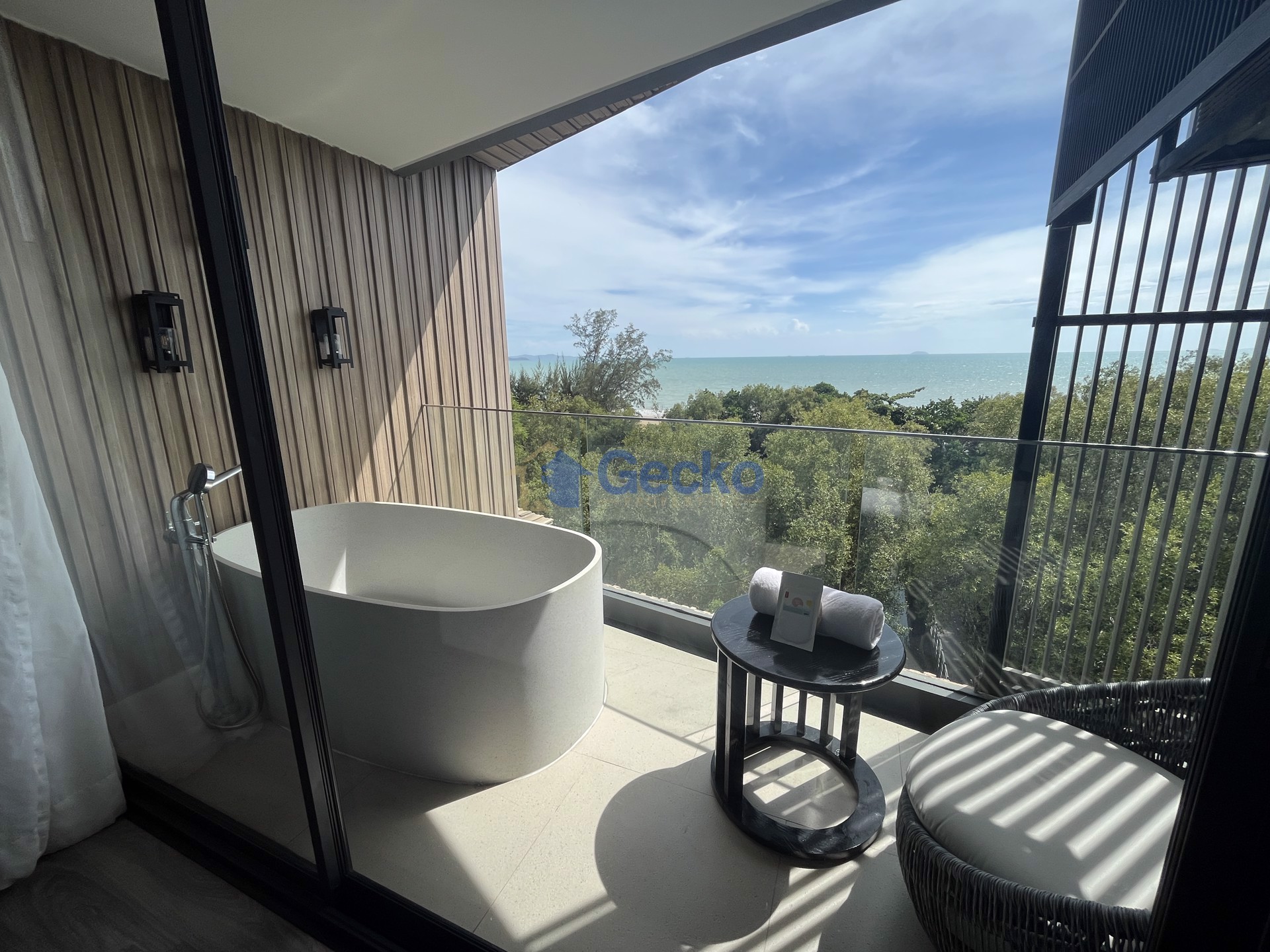 Studio Condo in Bayphere Hotel Pattaya Na Jomtien C013458