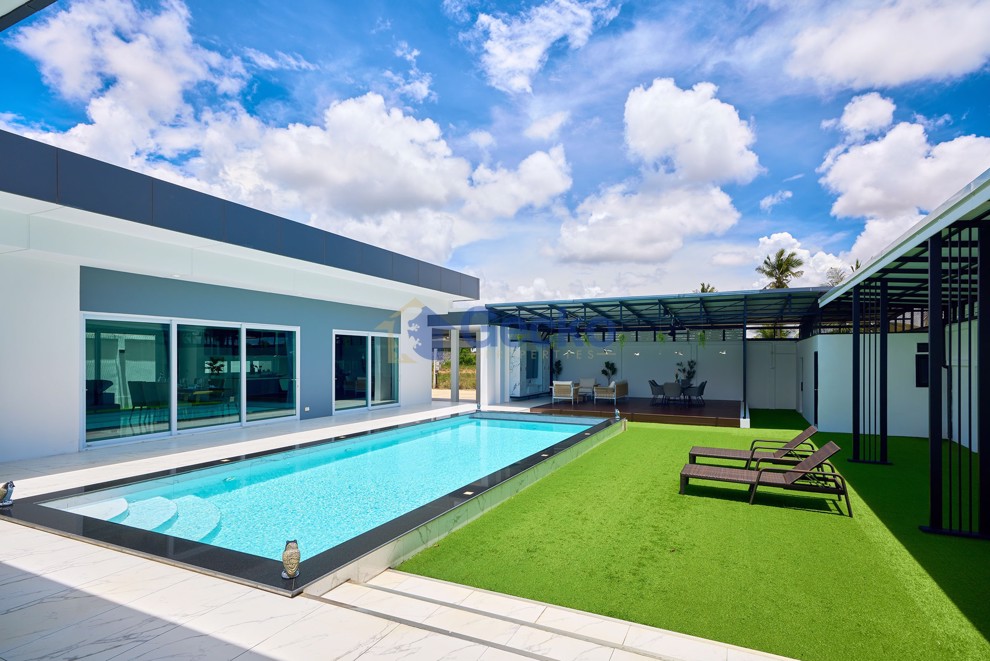 3 Bedrooms House  East Pattaya H013461 (Cover Photo)