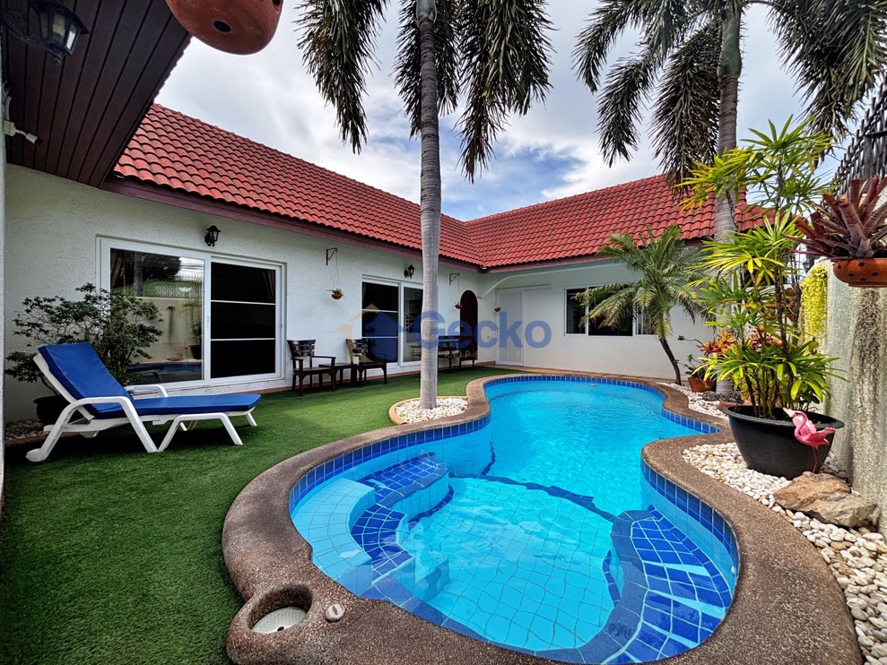 2 Bedrooms House in Nirvana Pool 1  East Pattaya H006472 (Cover Photo)