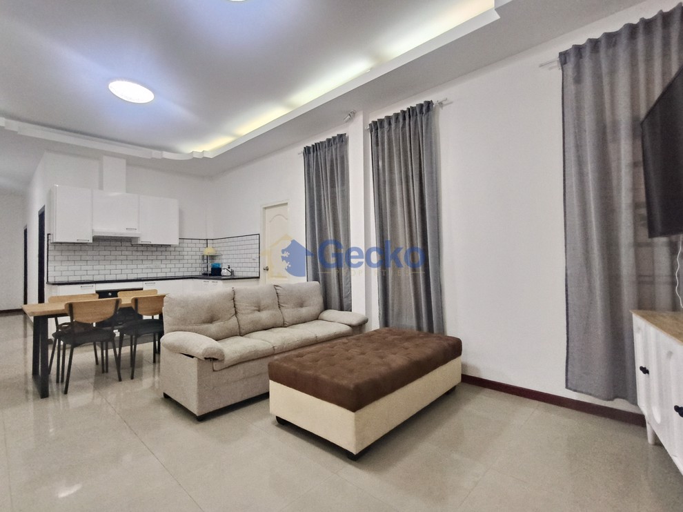 4 Bedrooms House in Chokchai Village 7  East Pattaya H011803 (Photo 4)