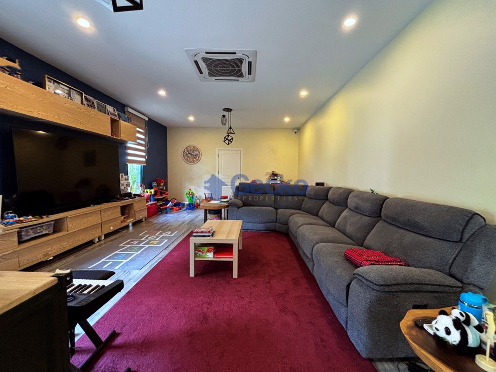 3 Bedrooms House  Bang Lamung H013502 (Photo 4)