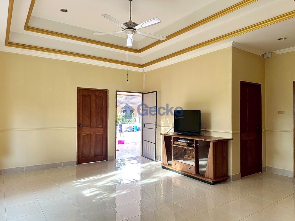 3 Bedrooms House in Hill Side  East Pattaya H013508 (Photo 2)