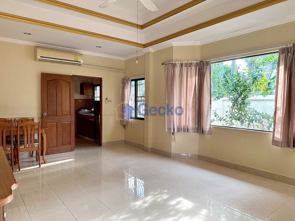 3 Bedrooms House in Hill Side  East Pattaya H013508 (Photo 1)