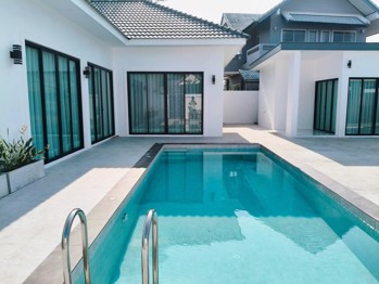 4 Bedrooms House in Pattaya Greenville  East Pattaya H013513