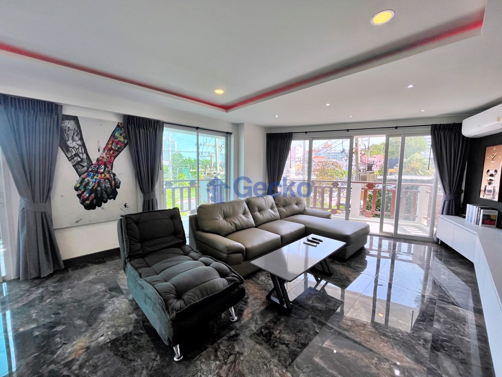 3 Bedrooms Condo in Royal Hill Resort Jomtien C013535 (Photo 3)