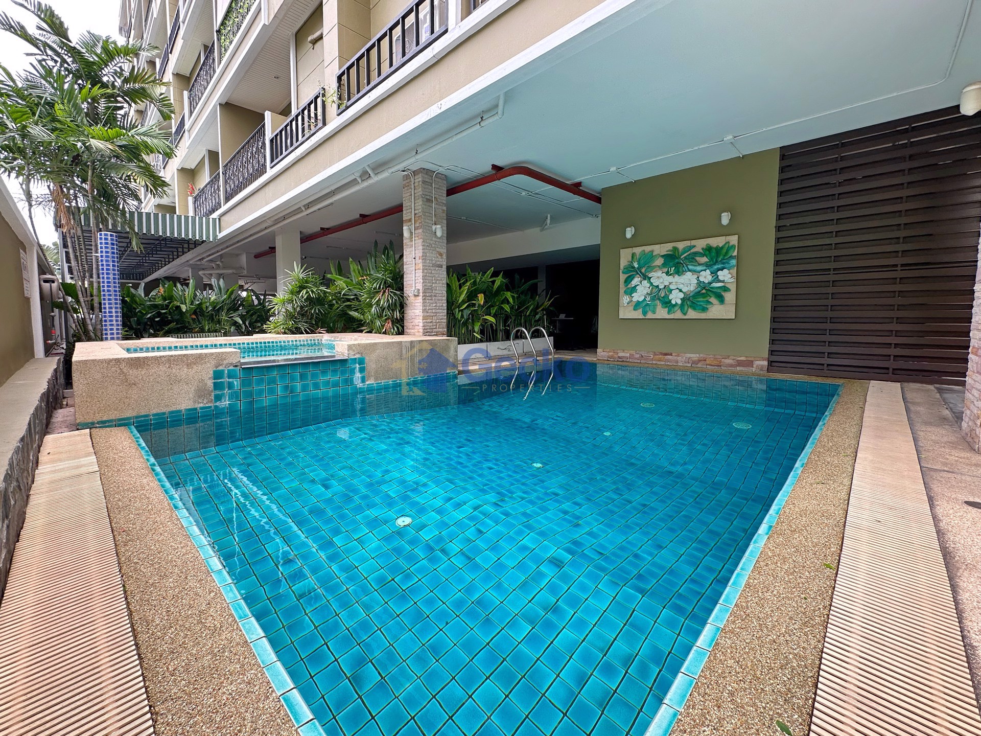 Studio Condo in Siam Oriental condominium Pratumnak C013537
