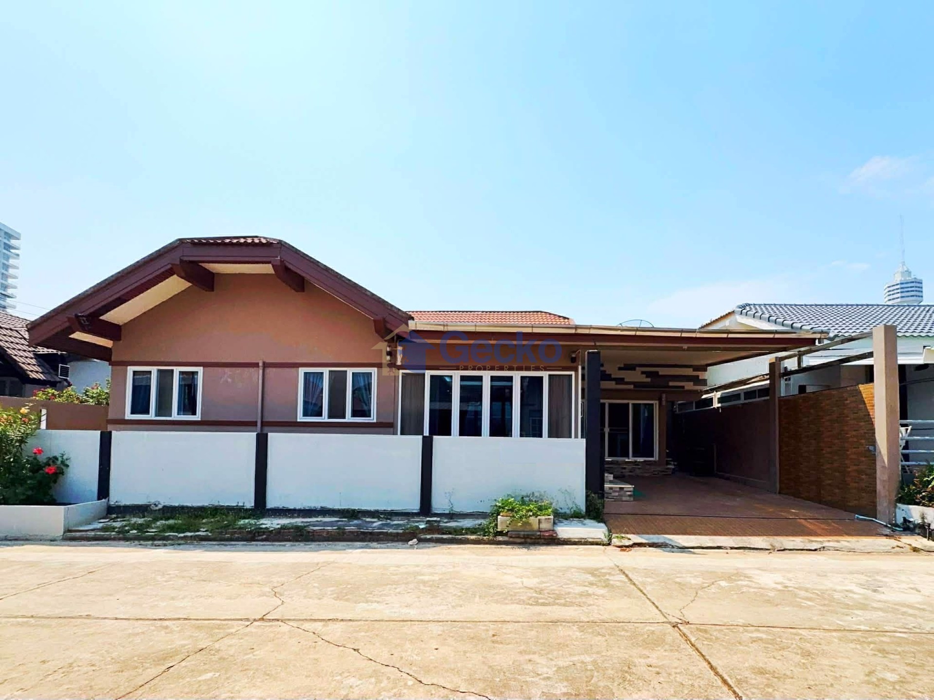 3 Bedrooms House in Jomtien Condotel  Jomtien H012193
