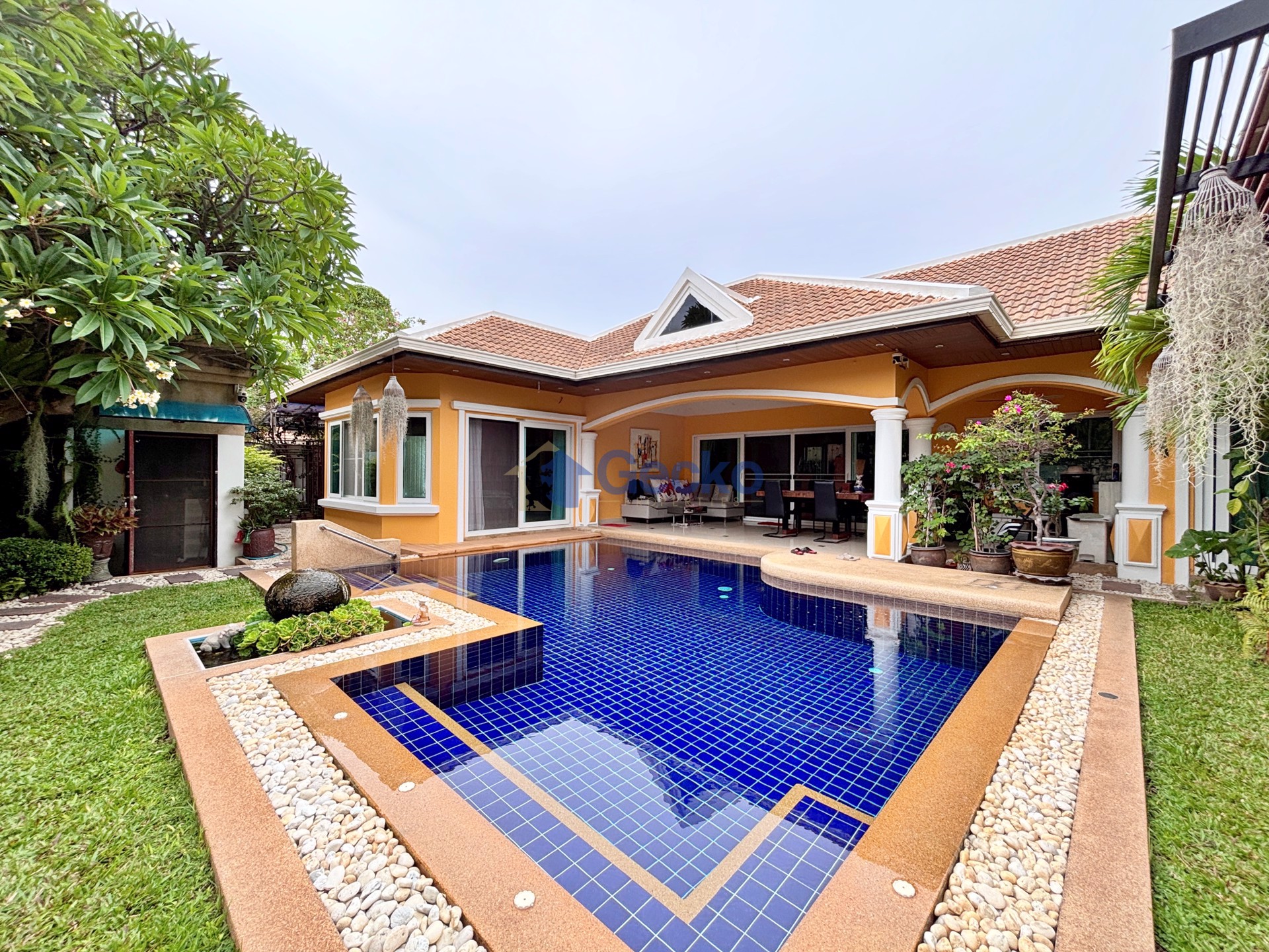 2 Bedrooms House in Jomtien Park Villas  Jomtien H013545