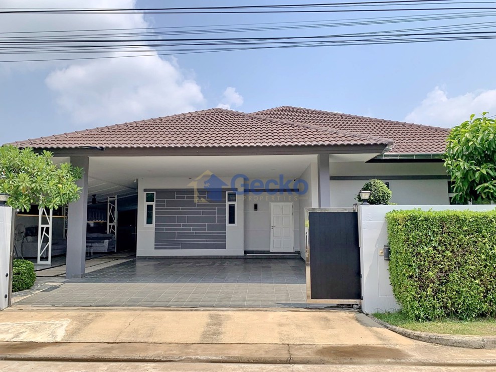 3 Bedrooms House in Panalee Banna Village  Huay Yai H013549 (Photo 1)