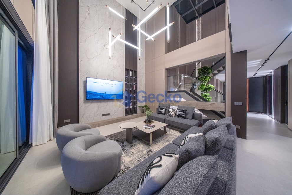5 Bedrooms House  Jomtien H013558 (Photo 1)