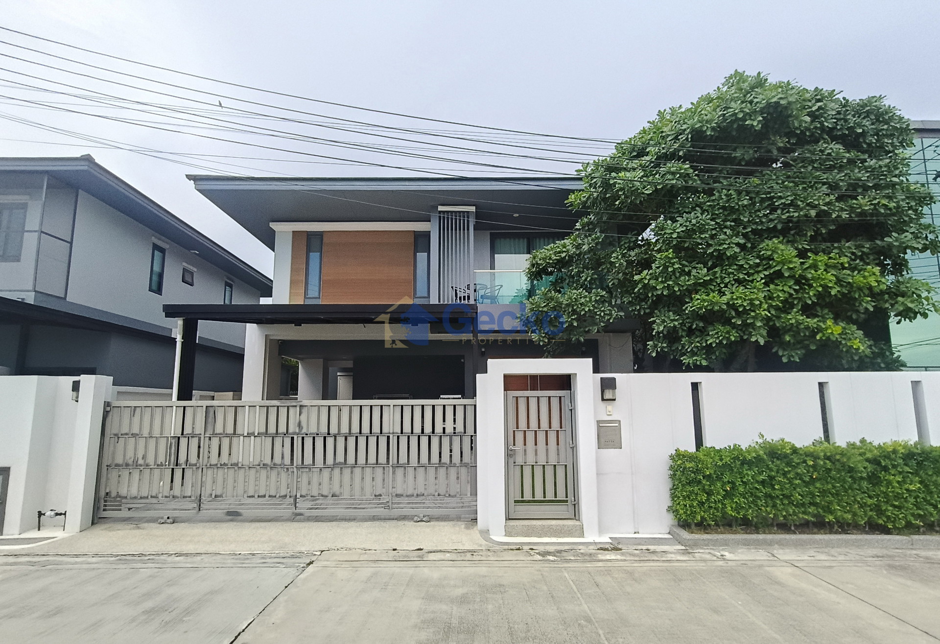 3 Bedrooms House in Patta Ville  East Pattaya H013573
