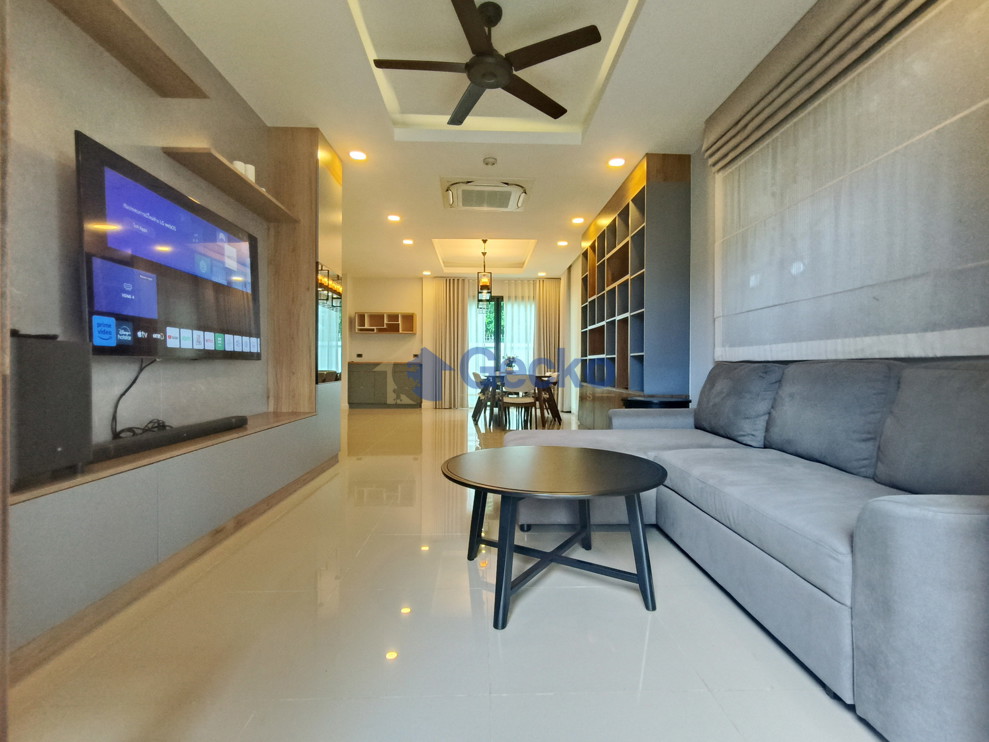 3 Bedrooms House in Patta Ville  East Pattaya H013573 (Photo 1)