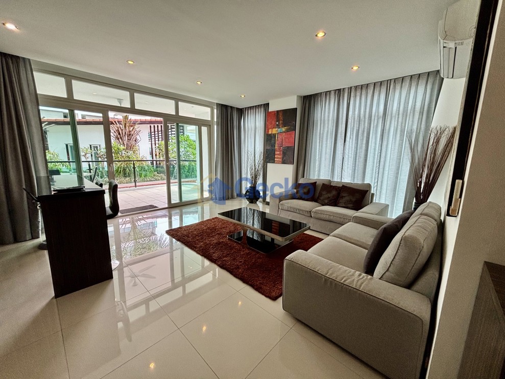 1 Bedroom Condo in Siam Ocean View Pratumnak C013579 (Photo 1)