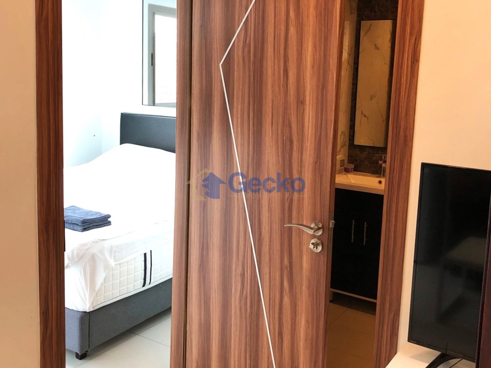 1 Bedroom Condo in Arcadia Beach Resort South Pattaya C013582 (Photo 2)