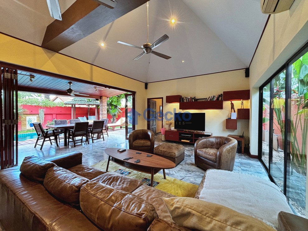 3 Bedrooms House in View Talay Villas  Jomtien H013584 (Photo 2)