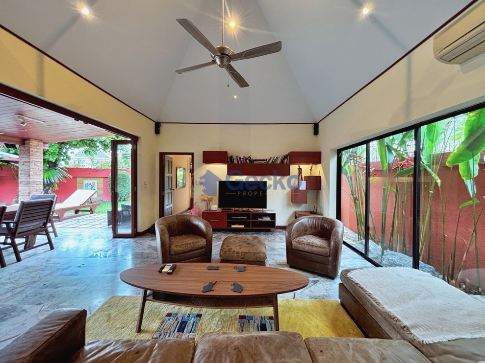 3 Bedrooms House in View Talay Villas  Jomtien H013584 (Photo 4)