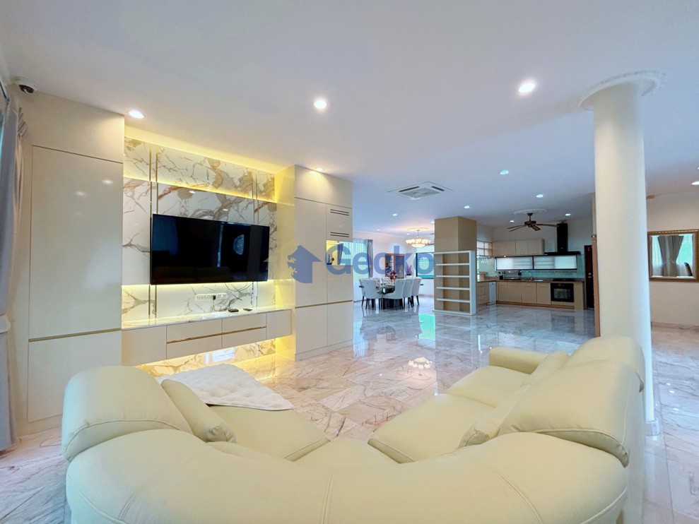 4 Bedrooms House in Paradise Villa 1  East Pattaya H013585 (Photo 2)
