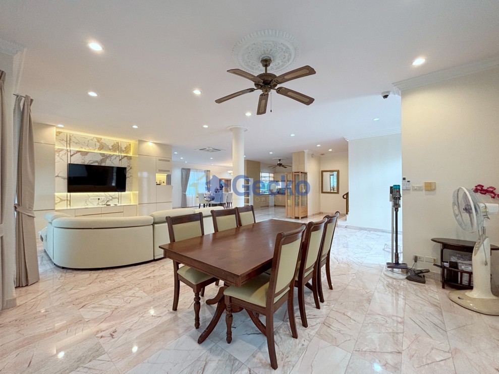 4 Bedrooms House in Paradise Villa 1  East Pattaya H013585 (Photo 4)