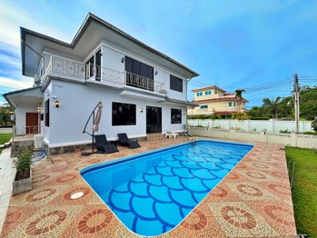 4 Bedrooms House in Paradise Villa 1  East Pattaya H013585