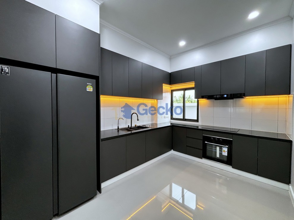 3 ห้องนอน บ้าน  พัทยาตะวันออก H013586 (Photo 2)