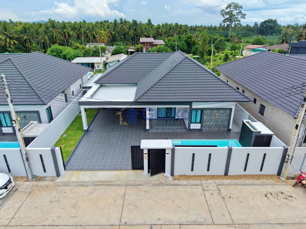 3 Bedrooms House  East Pattaya H013586 (Cover Photo)