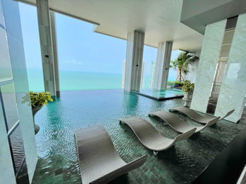 Studio Condo in The Riviera Wong Amat Beach Wongamat C013589