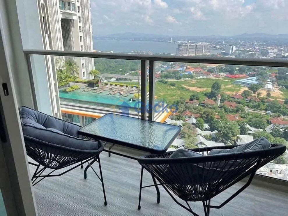Studio Condo in The Riviera Wong Amat Beach Wongamat C013589 (Photo 1)
