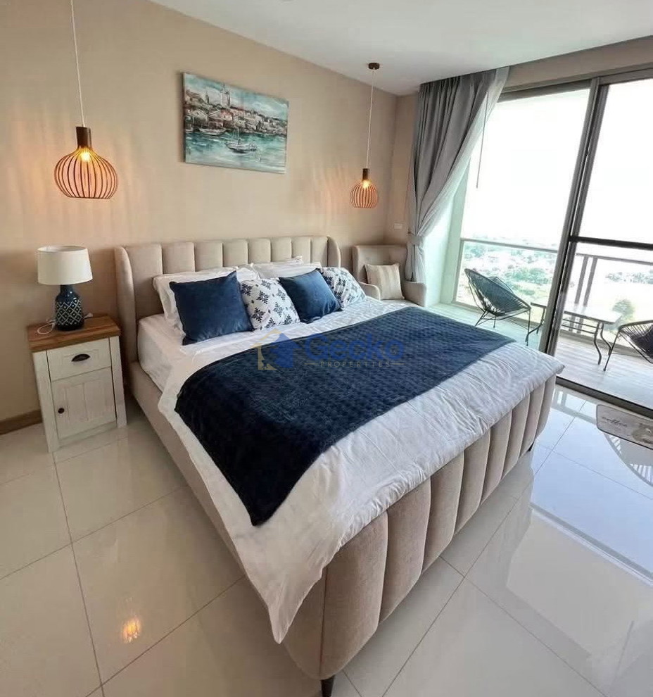 Studio Condo in The Riviera Wong Amat Beach Wongamat C013589 (Photo 3)