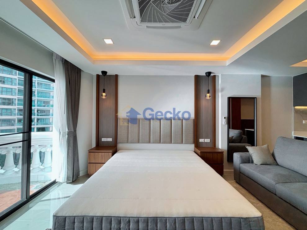Studio Condo in Park Beach  Wongamat C013590 (Photo 2)