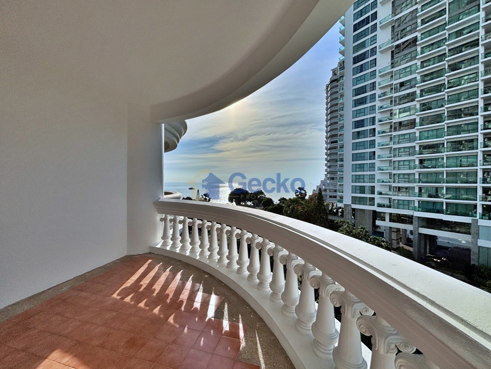 Studio Condo in Park Beach  Wongamat C013590 (Cover Photo)
