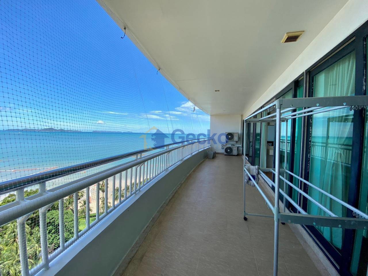 2 Bedrooms Condo in Saranchol Wongamat C013592