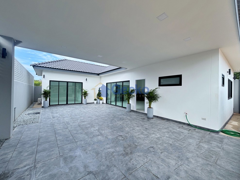 3 Bedrooms House  East Pattaya H013593 (Photo 3)