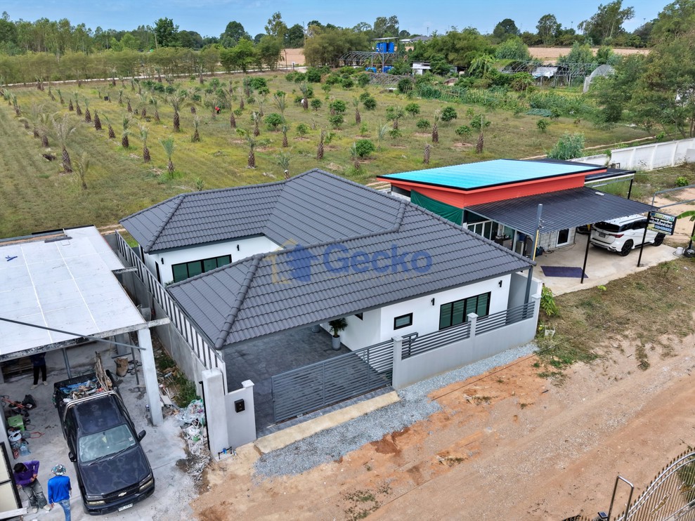 3 Bedrooms House  East Pattaya H013593 (Photo 1)