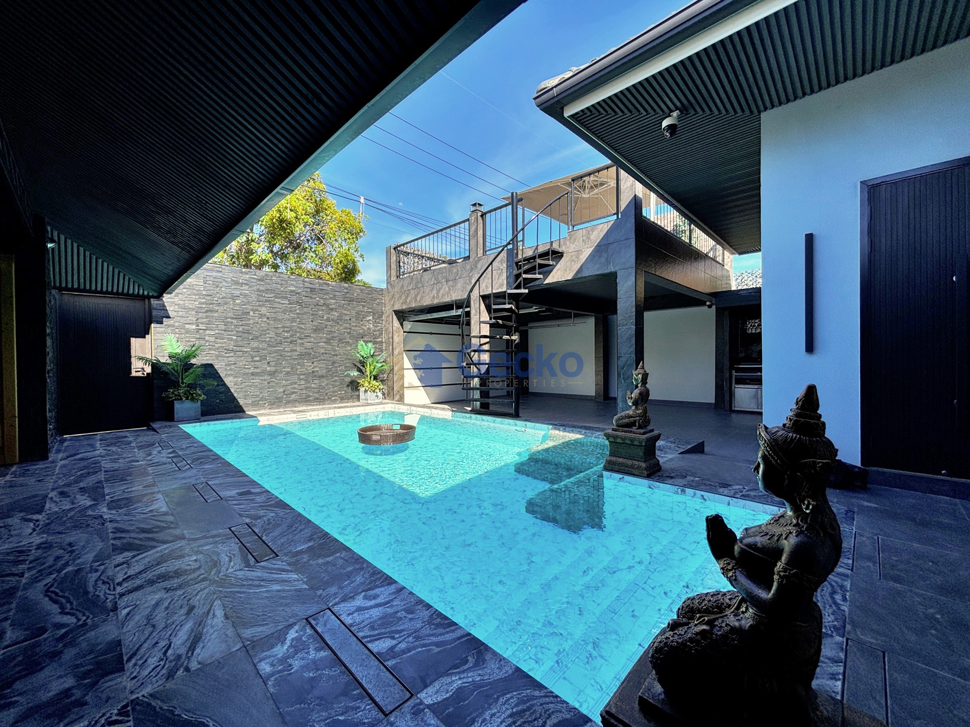 4 Bedrooms House  East Pattaya H013599