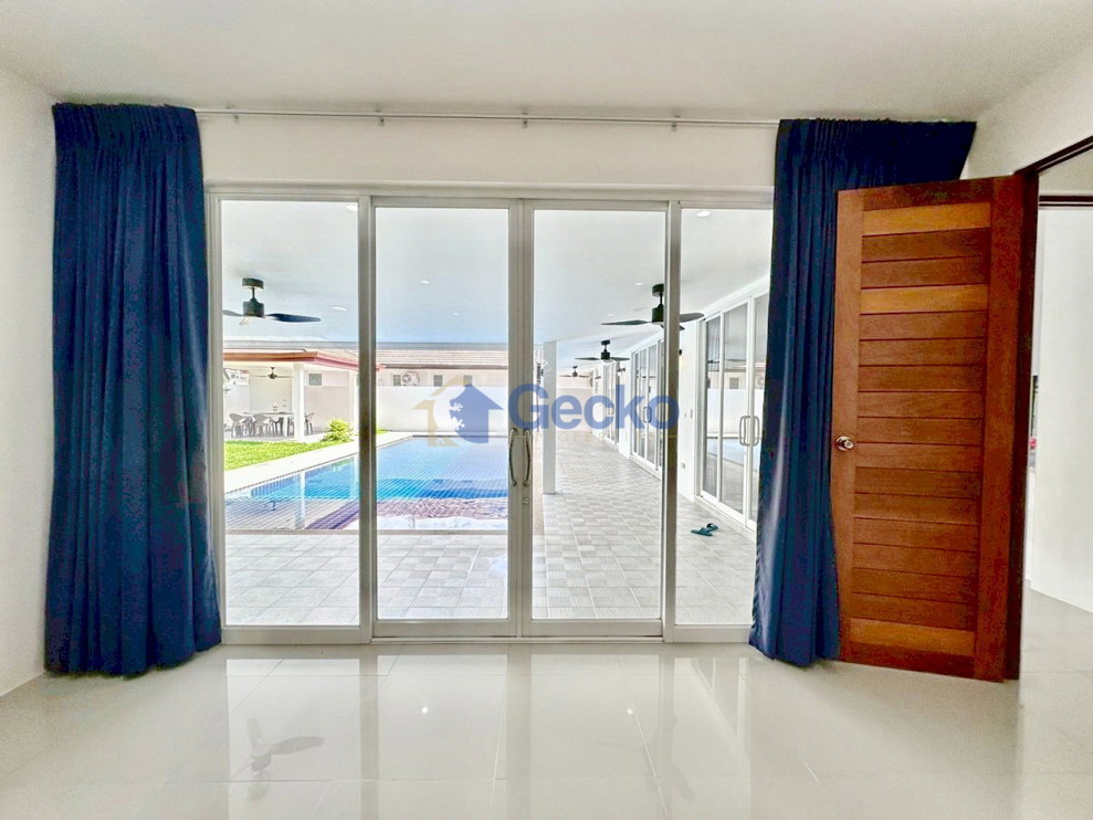 4 Bedrooms House in The Regent Estate Village  East Pattaya H013600 (Photo 3)