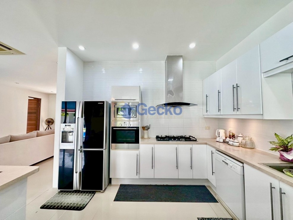 4 Bedrooms House in The Regent Estate Village  East Pattaya H013600 (Photo 4)
