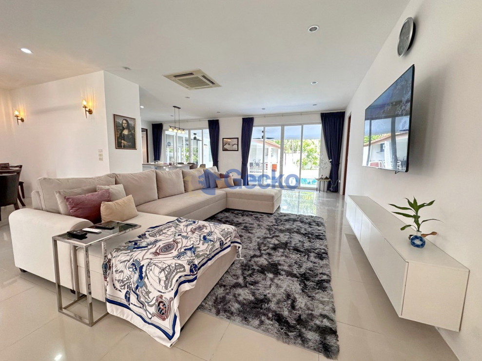4 Bedrooms House in The Regent Estate Village  East Pattaya H013600 (Photo 2)