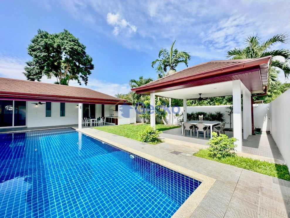 4 Bedrooms House in The Regent Estate Village  East Pattaya H013600 (Photo 1)