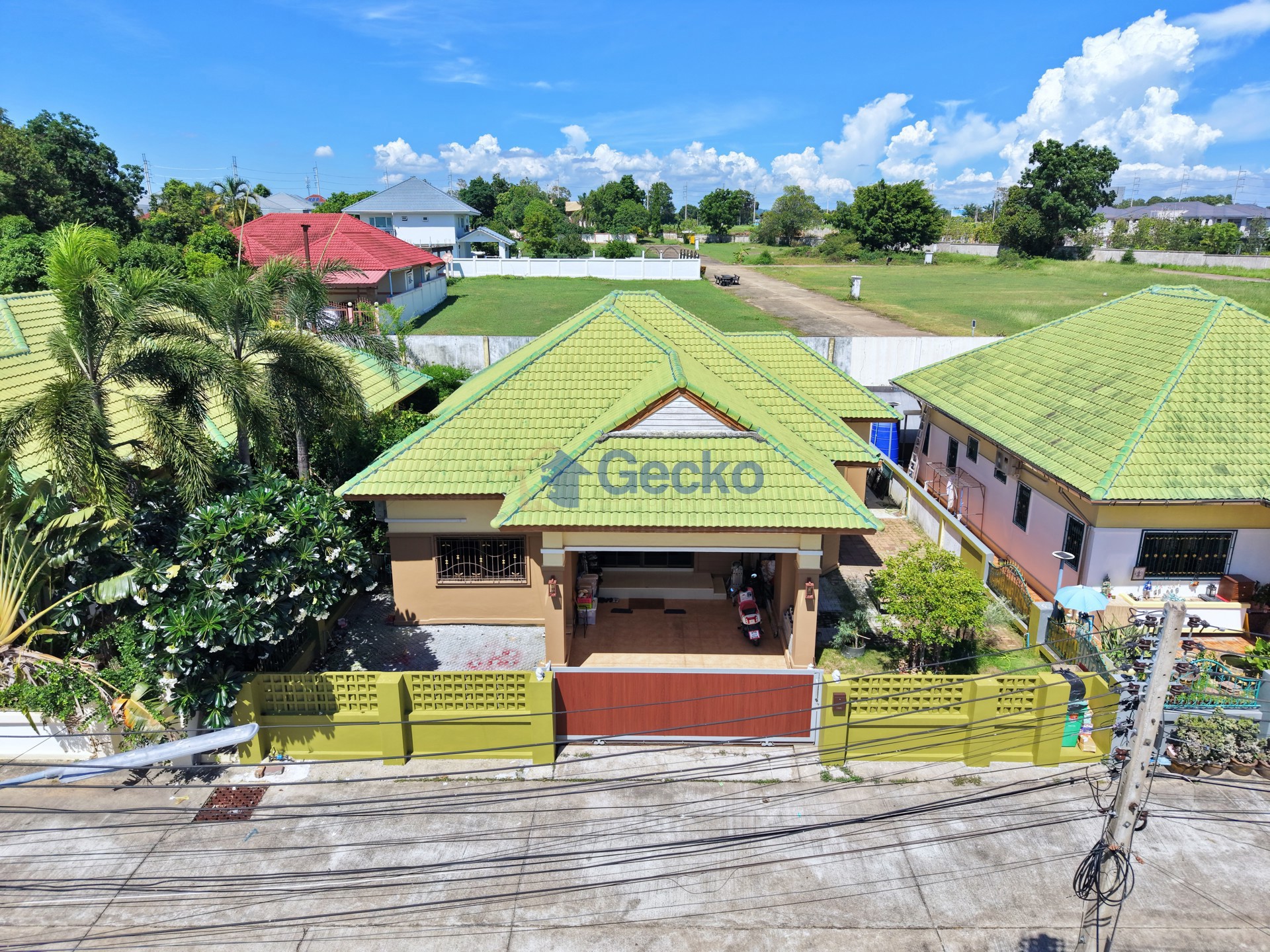 3 Bedrooms House in Ponthep Garden Ville 3/1  East Pattaya H013602