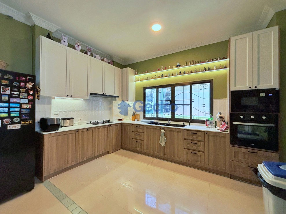 3 Bedrooms House in Ponthep Garden Ville 3/1  East Pattaya H013602 (Photo 3)