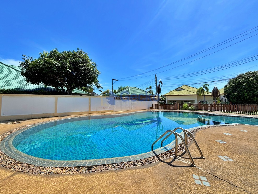 3 Bedrooms House in Ponthep Garden Ville 3/1  East Pattaya H013602 (Photo 1)