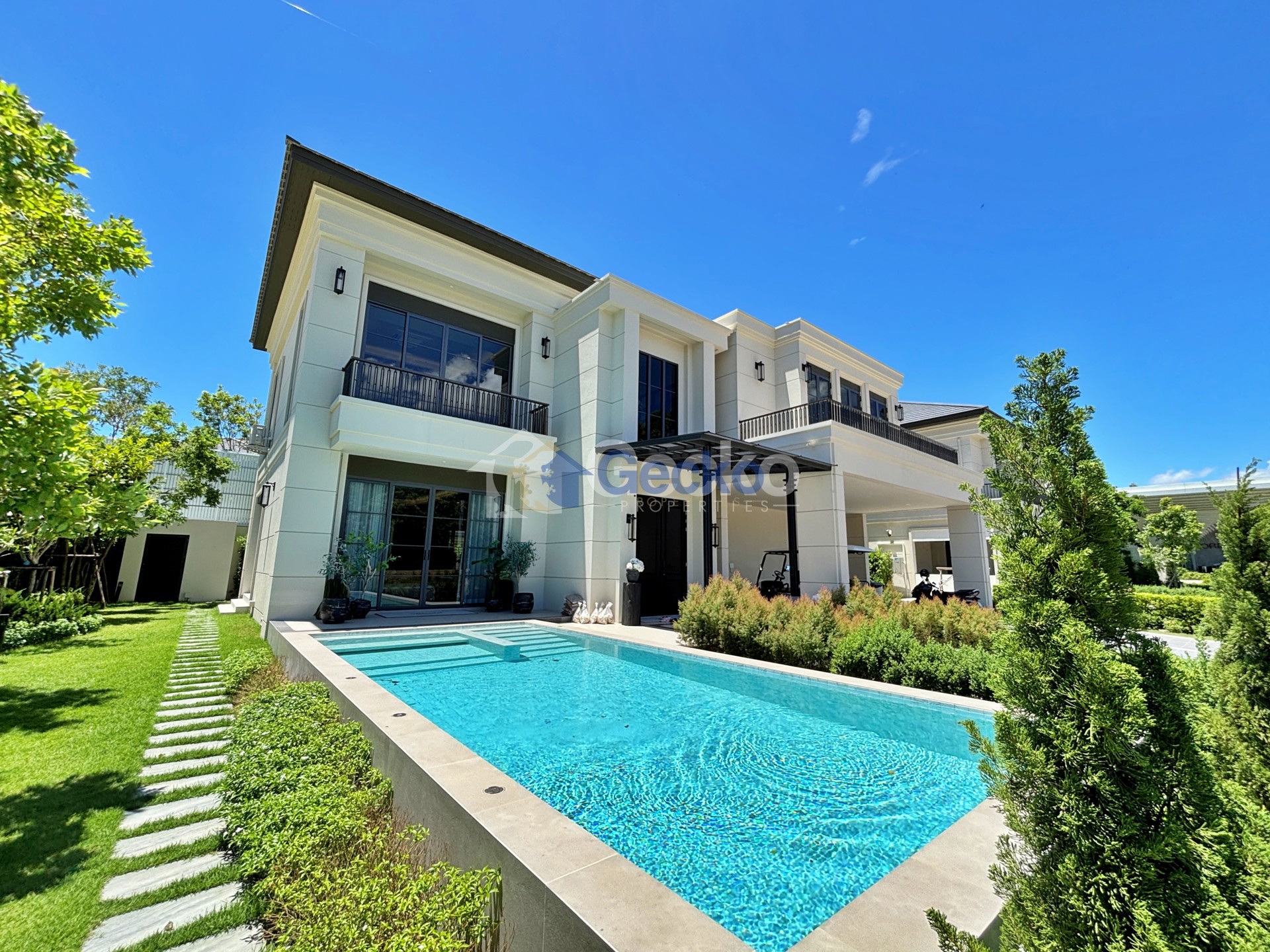 4 Bedrooms House in ARCADE Autograph by PATTA  East Pattaya H012882
