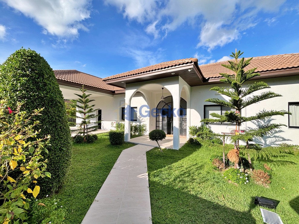 4 Bedrooms House in Laurel Park  East Pattaya H013034 (Photo 1)