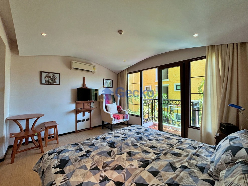 Studio Condo in The Venetian Na Jomtien C013605 (Photo 3)