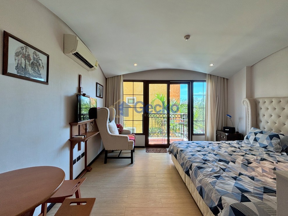 Studio Condo in The Venetian Na Jomtien C013605 (Photo 2)
