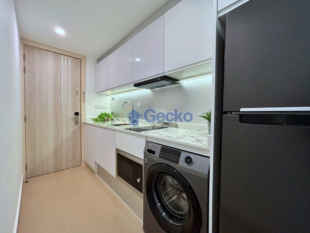 Studio Condo in  Sands Condominium Pratumnak C013606 (Photo 4)